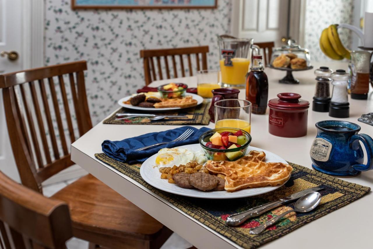 Woodrow House Bed & Breakfast 러벅 외부 사진