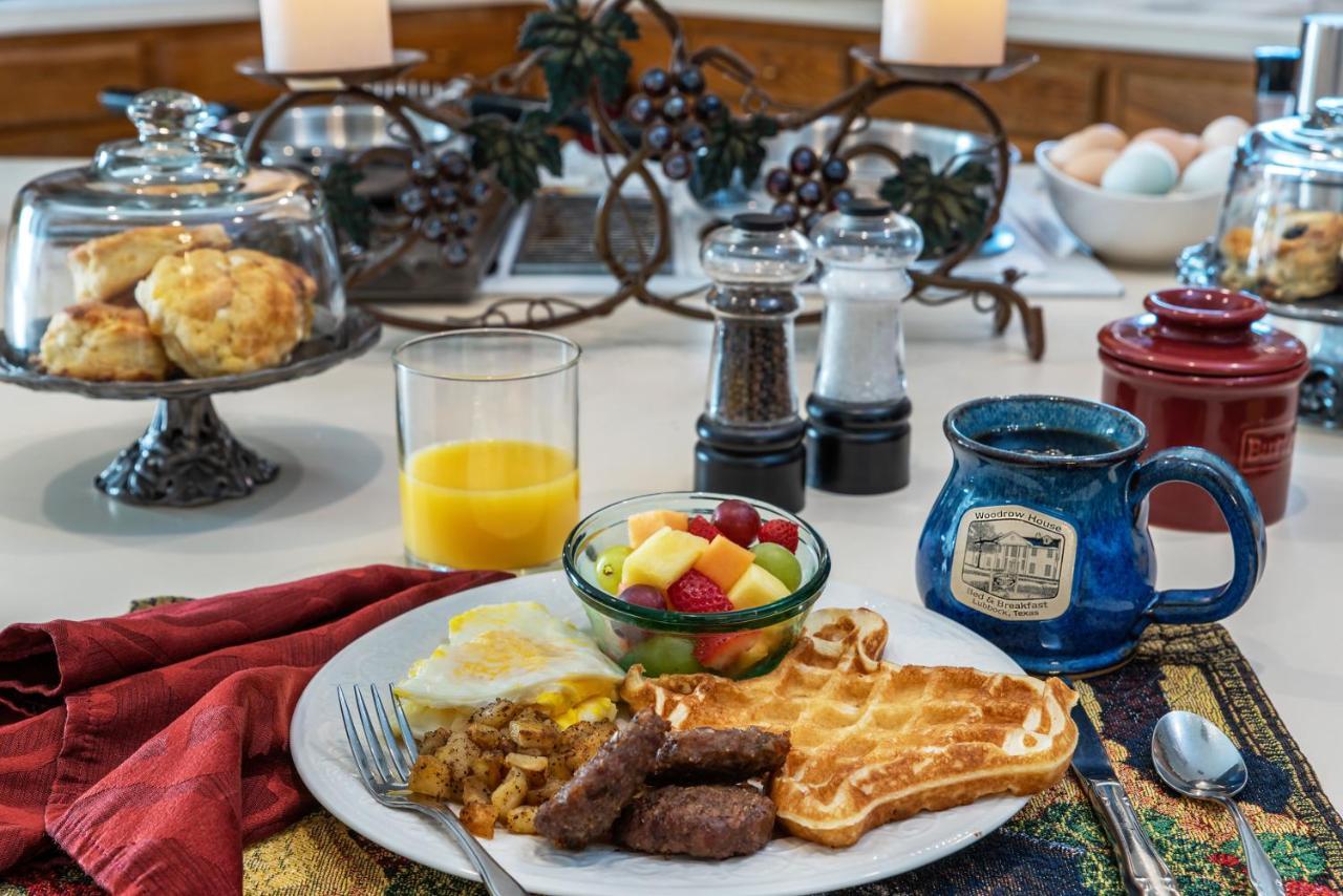 Woodrow House Bed & Breakfast 러벅 외부 사진